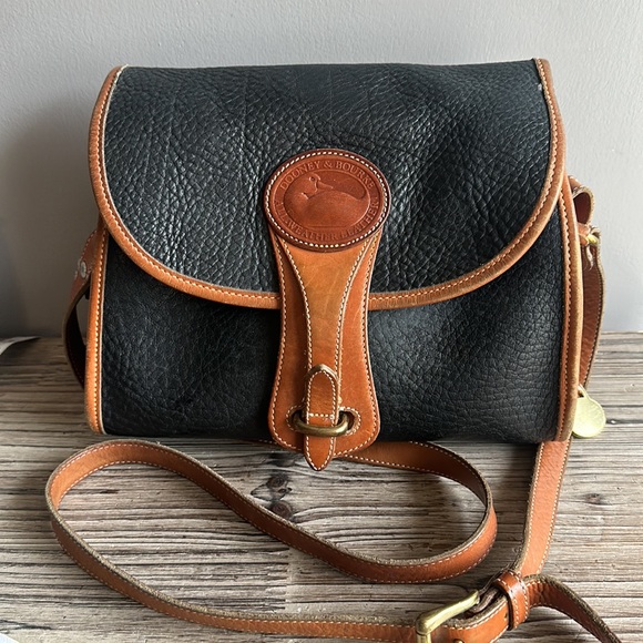 Dooney & Bourke Handbags - Dooney & Bourke crossbody purse good used condition
